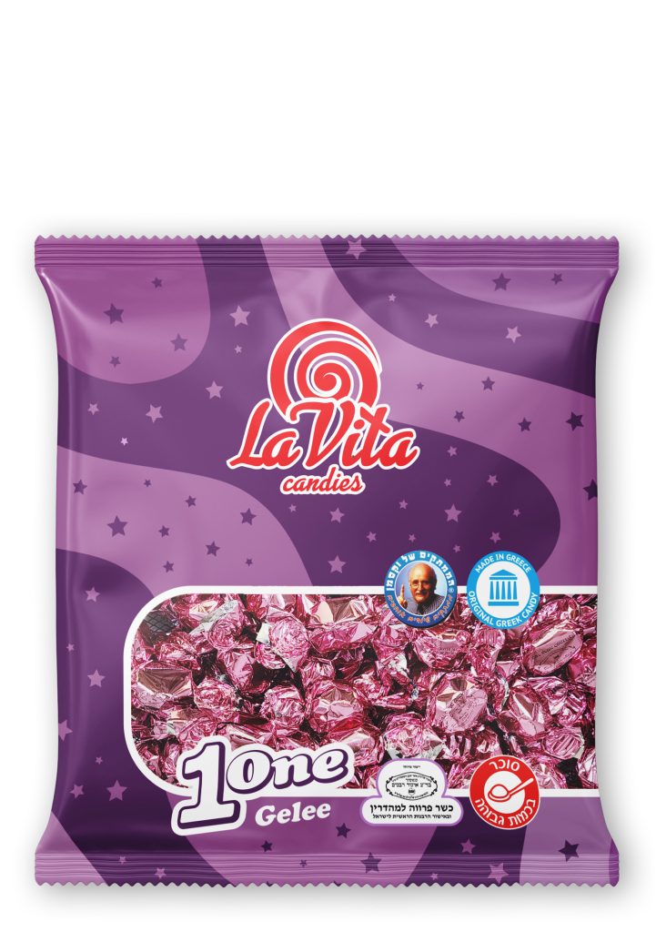 שקית סגולה עם סוכריות ג'לי בטעם פירות עם עטיפה ורודה